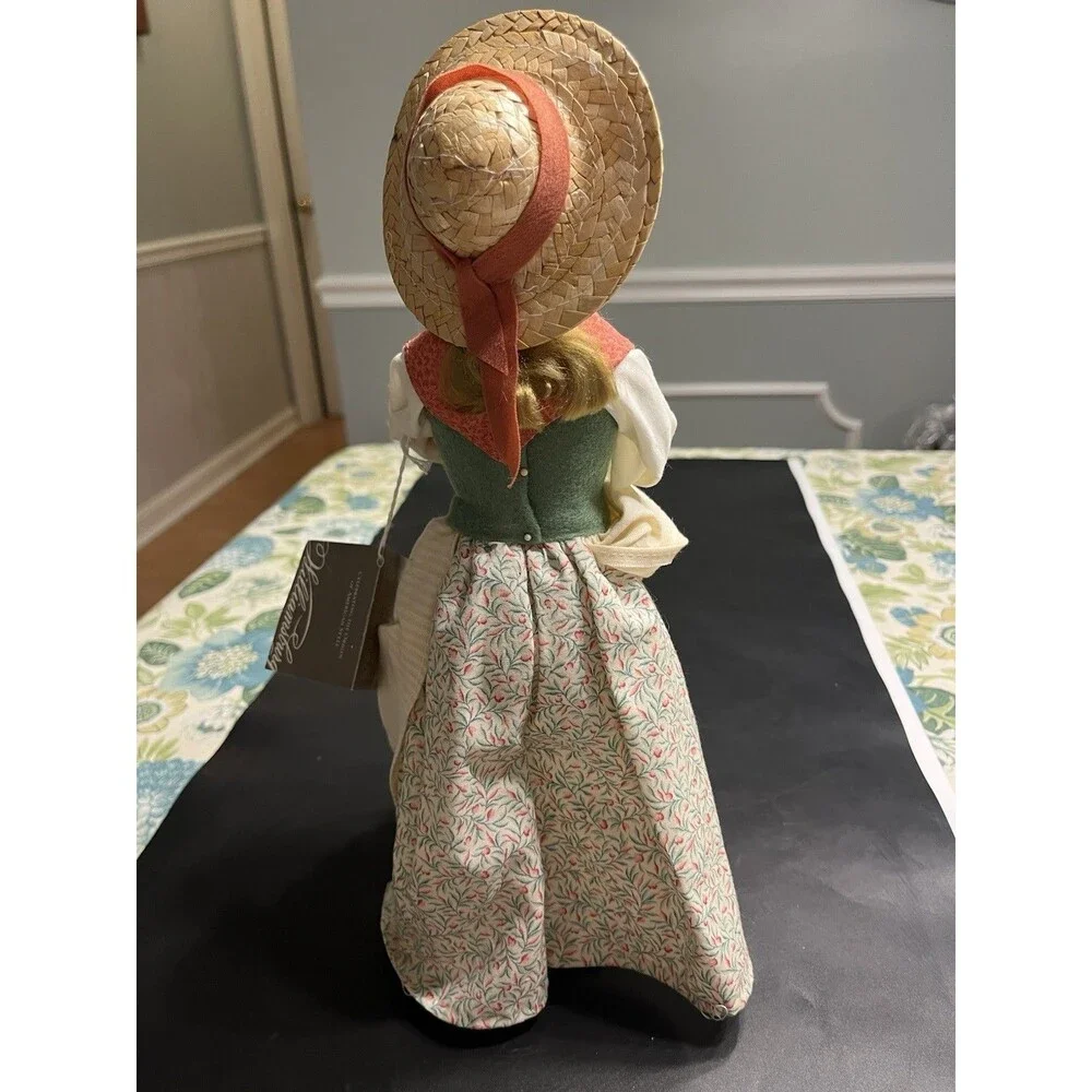 Byers Choice Carolers Williamsburg Colonial Woman Lady Topiary 2004 ~ 13” Tall